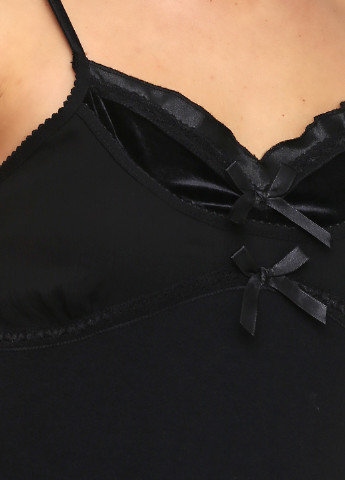 Черное коктейльное платье с открытыми плечами Staff Jeans & Co однотонное