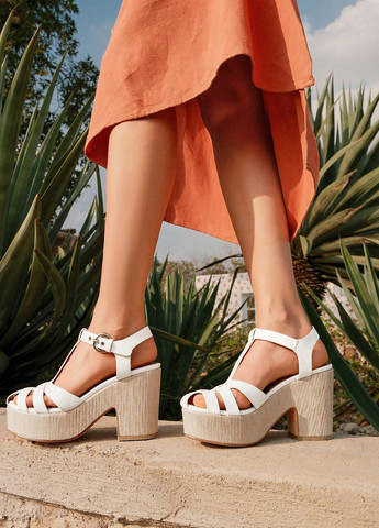 Белые босоножки SHEIN с ремешком