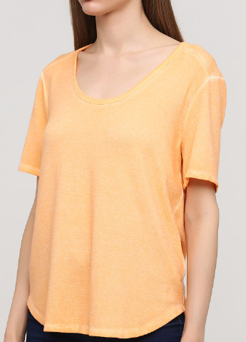 Светло-оранжевая летняя футболка Gap