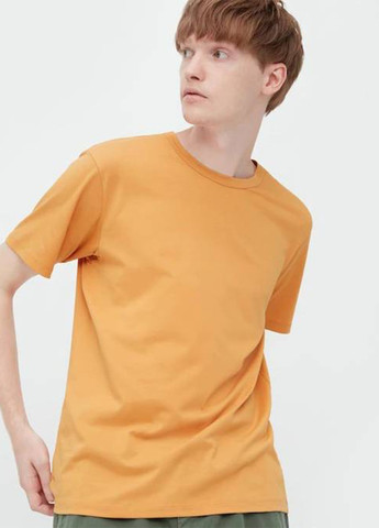 Оранжевая футболка Uniqlo