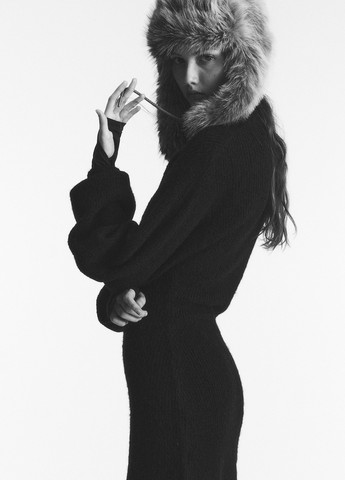 Черное кэжуал платье платье-свитер H&M однотонное