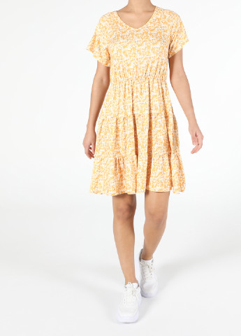Горчичное кэжуал платье платье-футболка Colin's с цветочным принтом