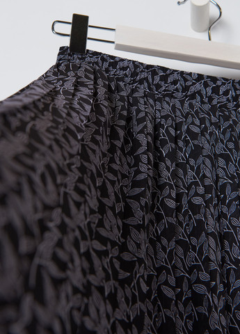 Черная кэжуал с рисунком юбка Sinsay плиссе