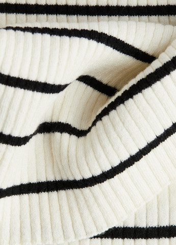 Черно-белое кэжуал платье силуэтная, с открытыми плечами H&M в полоску