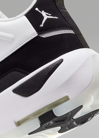 Чорно-білі кросівки всесезон Jordan Jordan MAX AURA 7