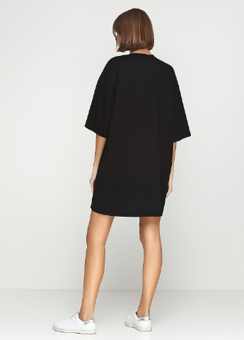 Черное кэжуал платье платье-футболка H&M с рисунком