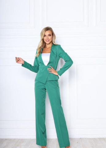 Женский брючнй костюм асимметрия зеленого цвета на подкладке р.40 372783 New Trend (255275118)