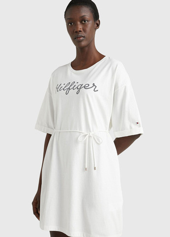 Белое кэжуал платье платье-футболка Tommy Hilfiger с логотипом