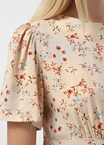 Бежевое кэжуал платье Braska с цветочным принтом