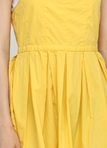 Желтое кэжуал платье бэби долл Gap однотонное