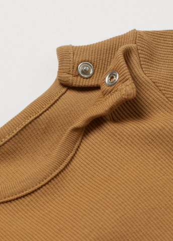 Светло-коричневый летний костюм (футболка, шорты) H&M