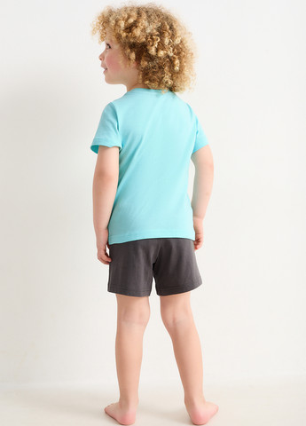 Комбинированный демисезонный комплект (футболка, шорты) C&A