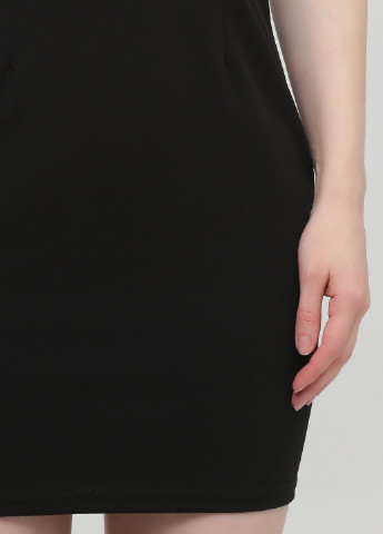 Черное коктейльное платье с открытой спиной PrettyLittleThing однотонное