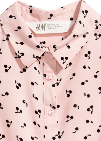 Розовая с рисунком блузка H&M летняя