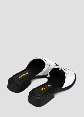 Белые шлёпанцы Alromaro