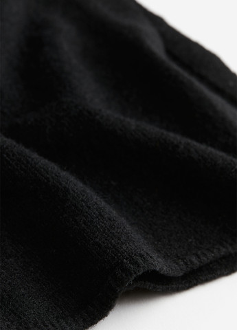 Черное вечернее платье с открытыми плечами H&M однотонное