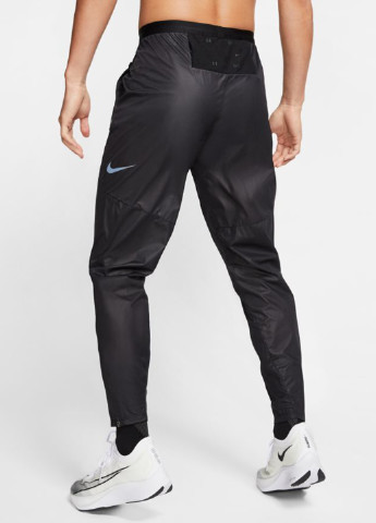 Черные спортивные демисезонные зауженные брюки Nike