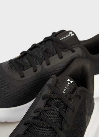 Черные всесезонные кроссовки Under Armour