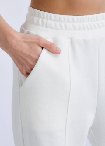 Белые спортивные демисезонные брюки Ромашка