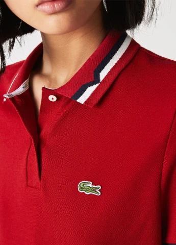 Красное кэжуал платье клеш, поло Lacoste однотонное