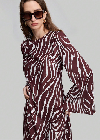 Коричневое кэжуал платье а-силуэт SHEIN с рисунком