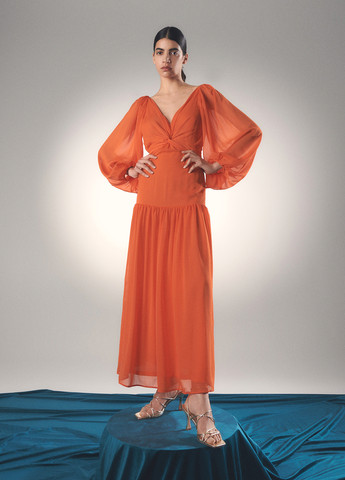 Оранжевое вечернее платье с открытой спиной Reserved однотонное