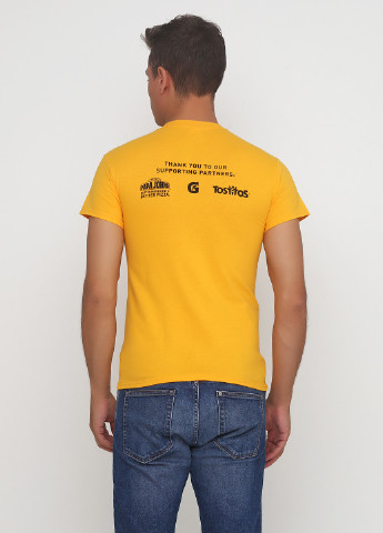 Желтая футболка Gildan