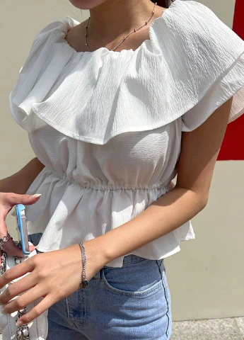 Біла блуза з баскою SHEIN