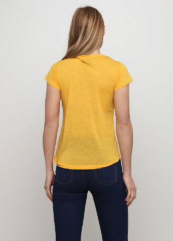 Желтая летняя футболка Alcott