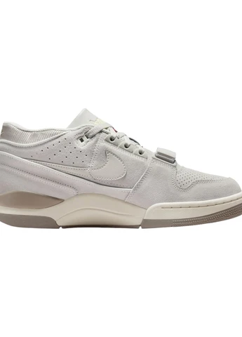 Світло-сірі всесезонні кросівки Nike