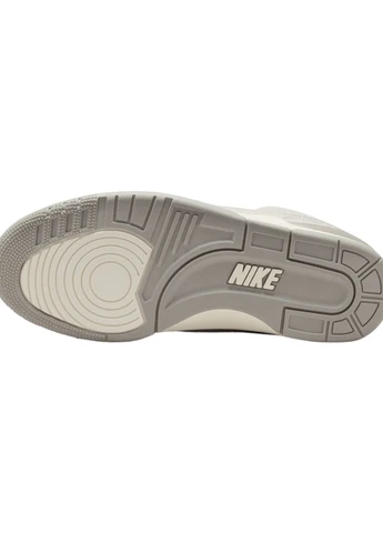 Світло-сірі всесезонні кросівки Nike