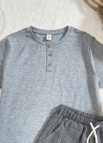 Светло-серый летний комплект (футболка, шорты) SHEIN