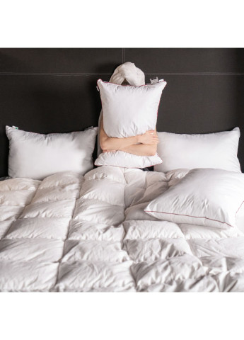 Подушка пухова Hand Made De Luxe 901 середня 60x60 (2200000555694) No Brand (254013799)