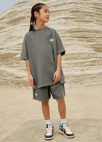 Серый летний костюм (футболка, шорты) с шортами SHEIN