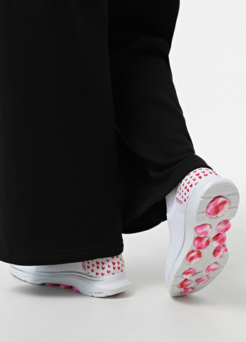 Белые слипоны Skechers сердечки