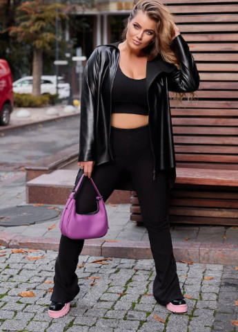 Чорна жіноча куртка еко шкіра люкс чорного кольору р.60/62 375798 New Trend