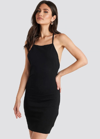 Черное коктейльное платье футляр, с открытой спиной NA-KD однотонное