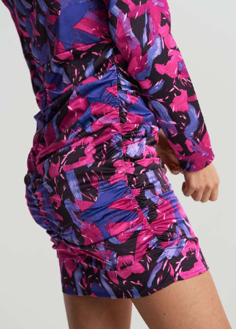 Фиолетовое кэжуал платье футляр Gina Tricot с цветочным принтом