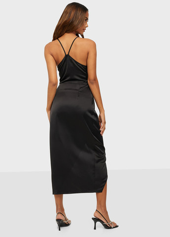 Черное коктейльное платье платье-комбинация Missguided однотонное