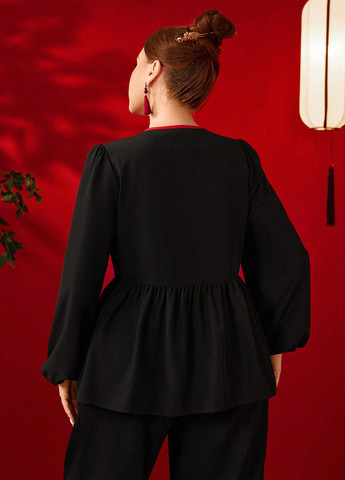 Чорна блуза з баскою SHEIN