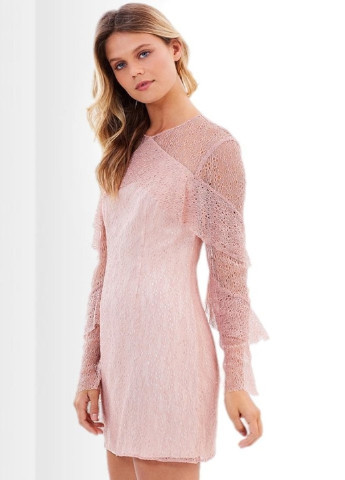 Светло-розовое коктейльное платье футляр Keepsake однотонное