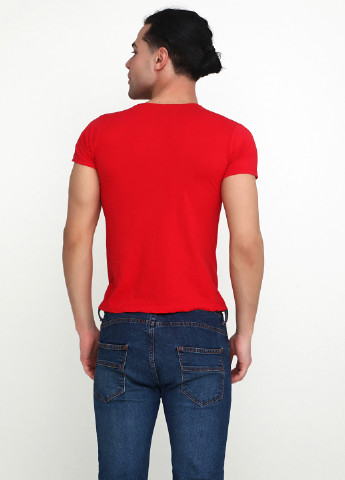 Красная футболка YOLDAS