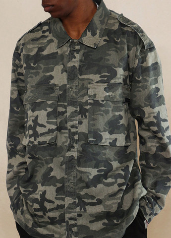 Цветная джинсовая, кэжуал рубашка камуфляжная SHEIN