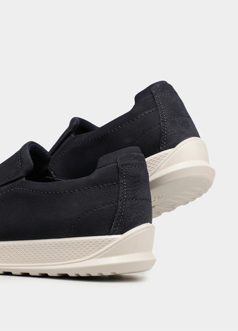 Темно-синие слипоны Ecco с белой подошвой, с перфорацией