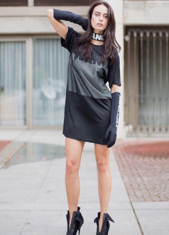 Черное кэжуал платье платье-футболка Alexander Wang с надписью