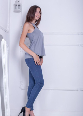 Серая уникальная летняя блузка с декольте на две стороны amelia серый Podium