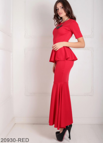 Красное кэжуал вечернее женское платье с коротким рукавом и баской на талии amalia красный Podium однотонное