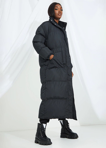 Черная зимняя куртка PrettyLittleThing