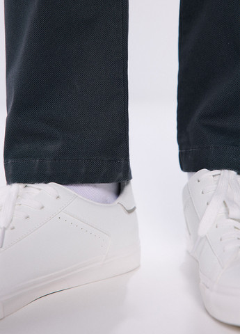 Черные кэжуал демисезонные чиносы брюки Springfield