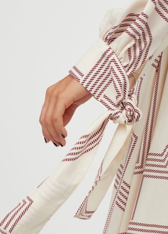 Молочное кэжуал платье H&M с геометрическим узором